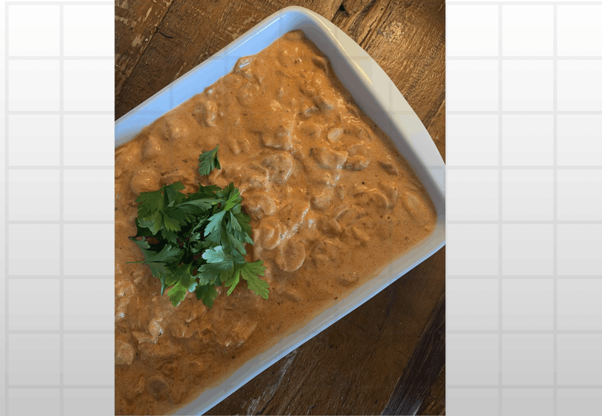Estrogonofe de Salsicha Gourmet: A Receita de 15 Minutos que Salva o Fim do Mês