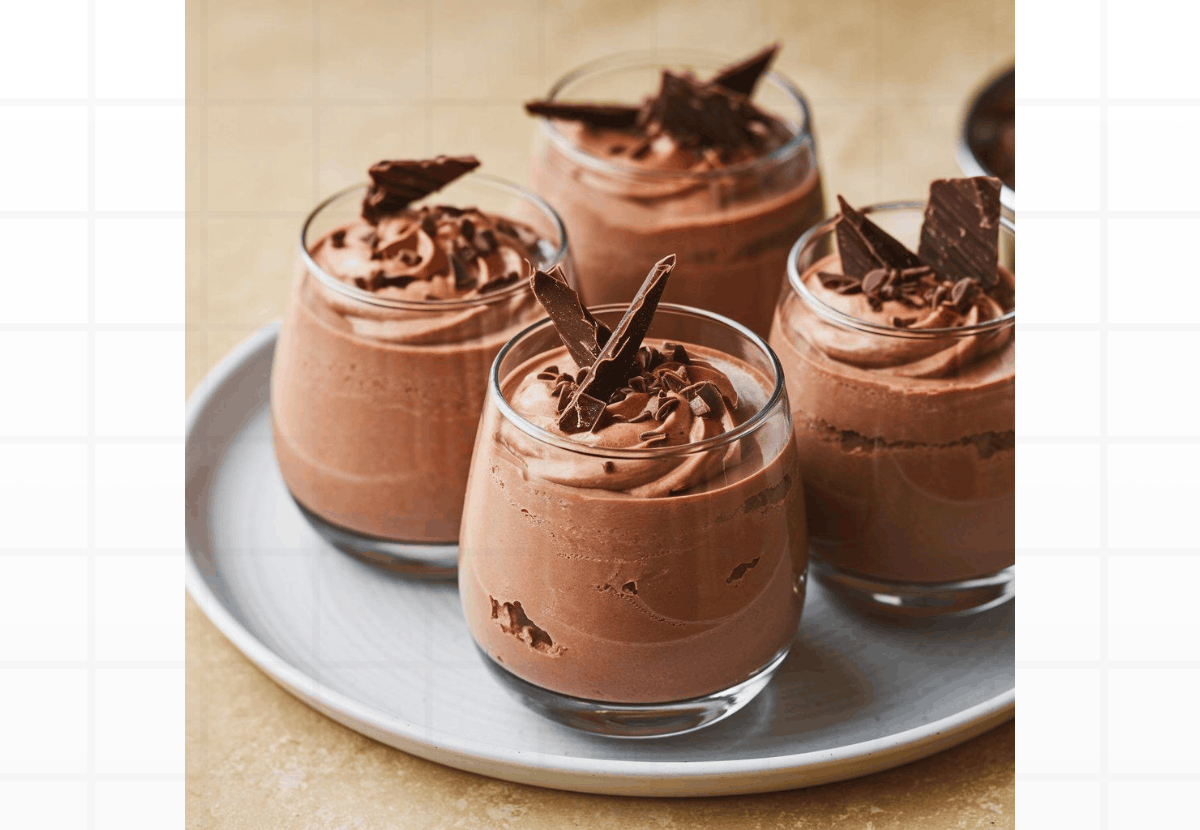 Receita de Mousse de Chocolate Clássica: Como Atingir a Textura Aerada Sem Usar Gelatina